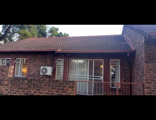 3 BEDROOM TOWNHOUSE FOR SALE IN AQUAPARK